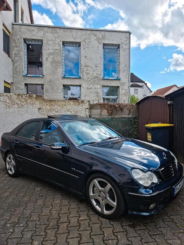 Blau Gebraucht 2002 Mercedes C32 AMG AMG Limousine | 13.000 € (Etwas zu teuer) - Bild 1/4