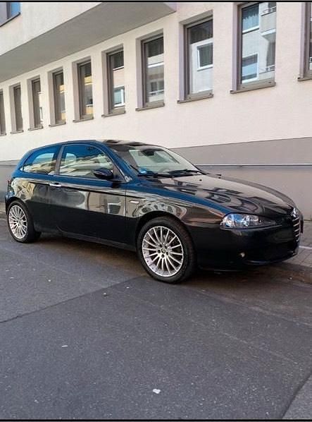 Schwarz Gebraucht 2006 Alfa Romeo 147 Kleinwagen | 2.500 € (Teuer) - Bild 1/4