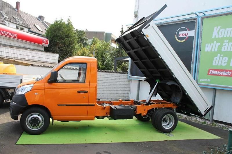 Orange Neu 2025 Piaggio Porter SUV | 36.485 € - Bild 1/4
