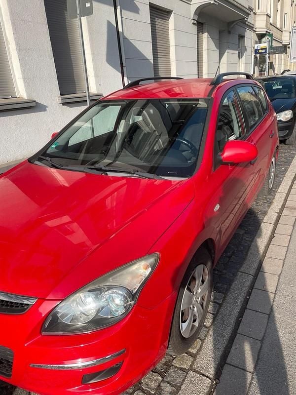 Gebraucht Hyundai i30 107 PS (78 kW) 2009 Rot Kombi