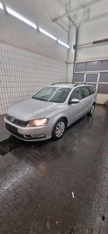 Silber Gebraucht 2011 VW Passat Kombi | 3.500 € (Superpreis) - Bild 1/4