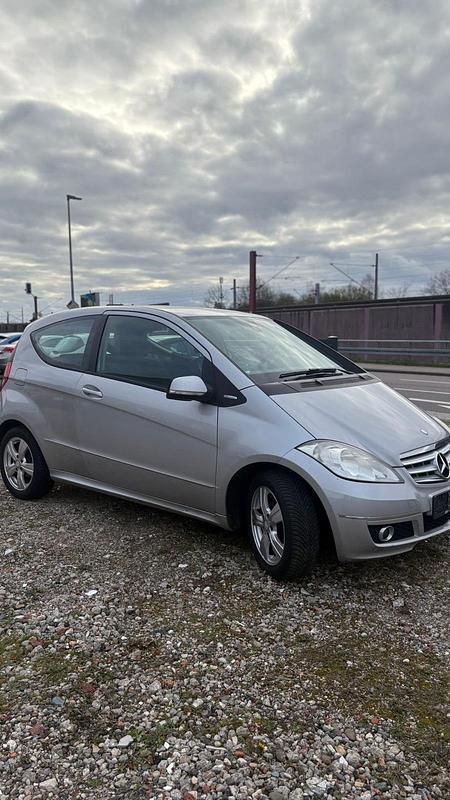 Gebraucht Mercedes A160 95 PS (69 kW) 2010 Silber Kleinwagen