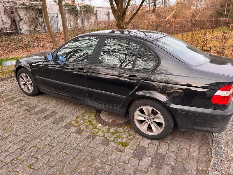 Gebraucht BMW 320 115 PS (84 kW) 2003 Schwarz Limousine