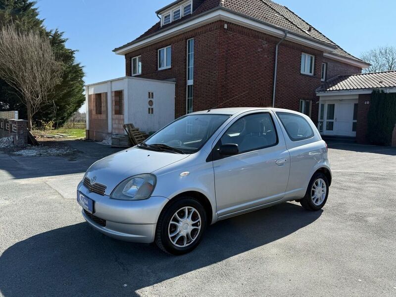 Gebraucht Toyota Yaris 68 PS (50 kW) 1999 Silber Limousine