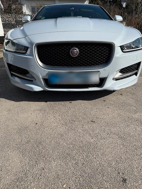 Gebraucht Jaguar XE 179 PS (131 kW) 2017 Weiß Limousine