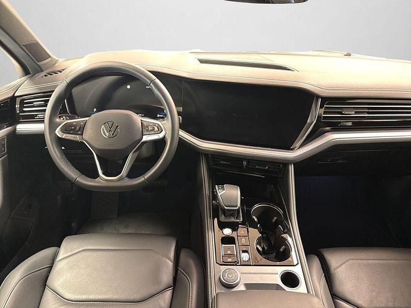 Gebraucht VW Touareg 231 PS (169 kW) 2025 Grenadillschwarz metallic (metallic) SUV