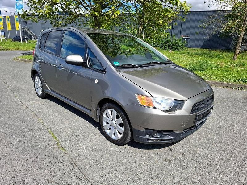Gebraucht Mitsubishi Colt Motion 95 PS (69 kW) 2012 Brillantgrau (m) Kleinwagen