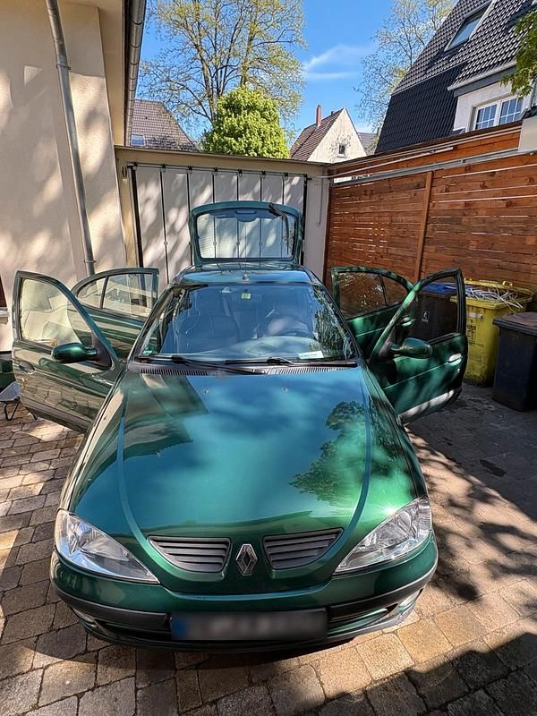 Gebraucht Renault Mégane 95 PS (69 kW) 2001 Grün Limousine
