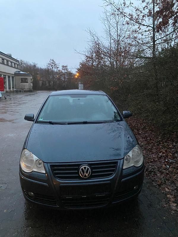 Blau Gebraucht 2006 VW Polo Trendline Kleinwagen | 2.500 € (Fairer Preis) - Bild 1/4
