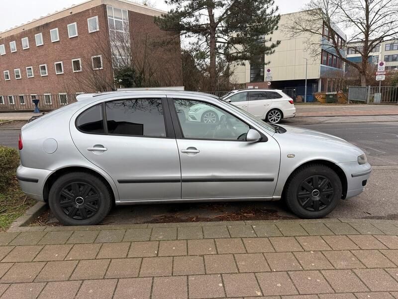 Grau Gebraucht 2006 Seat Leon Limousine | 2.499 € (Fairer Preis) - Bild 1/4