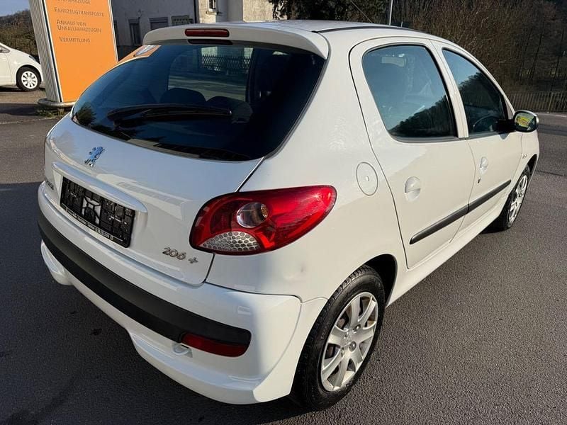 Gebraucht Peugeot 206+ Basis 75 PS (55 kW) 2009 Weiß Kleinwagen