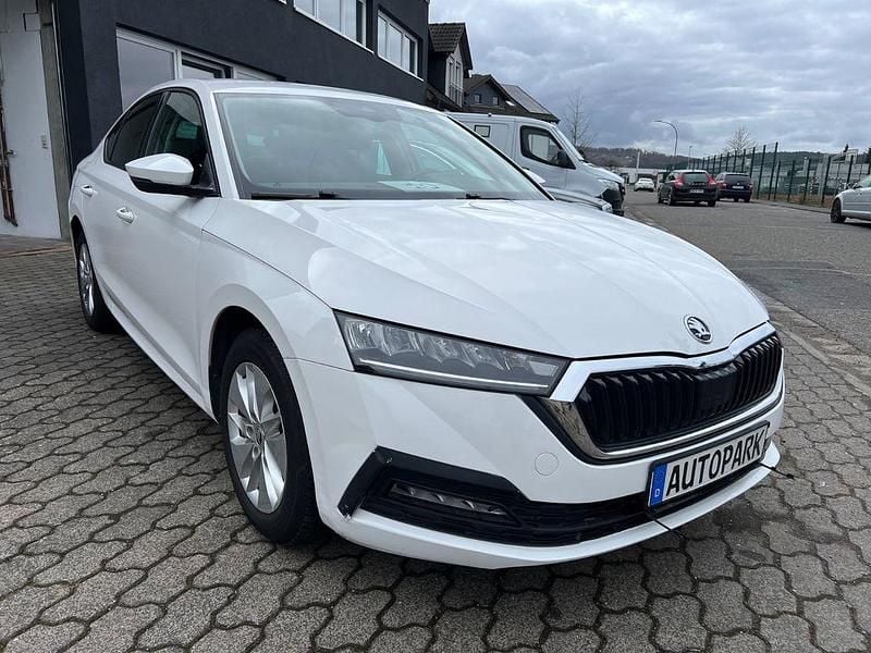 Second-hand Skoda Octavia Ambition 116 CP (85 kW) 2021 Alb Berlinǎ