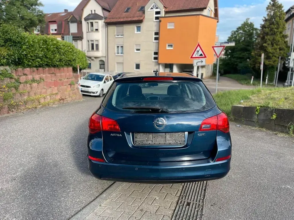 Gebraucht Opel Astra Edition 110 PS (80 kW) 2012 Blau Kombi