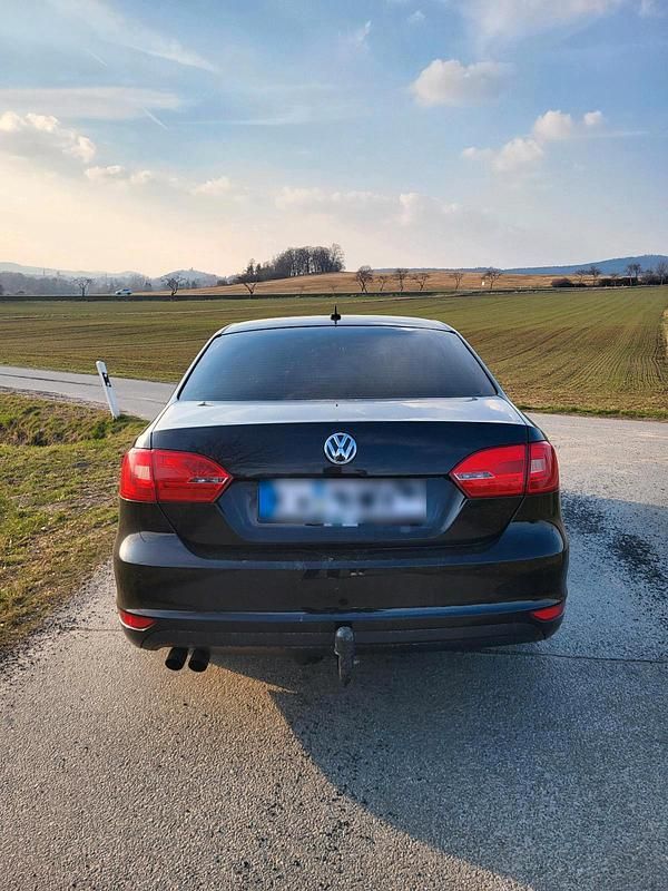 Gebraucht VW Jetta Comfortline 120 PS (88 kW) 2012 Schwarz Limousine