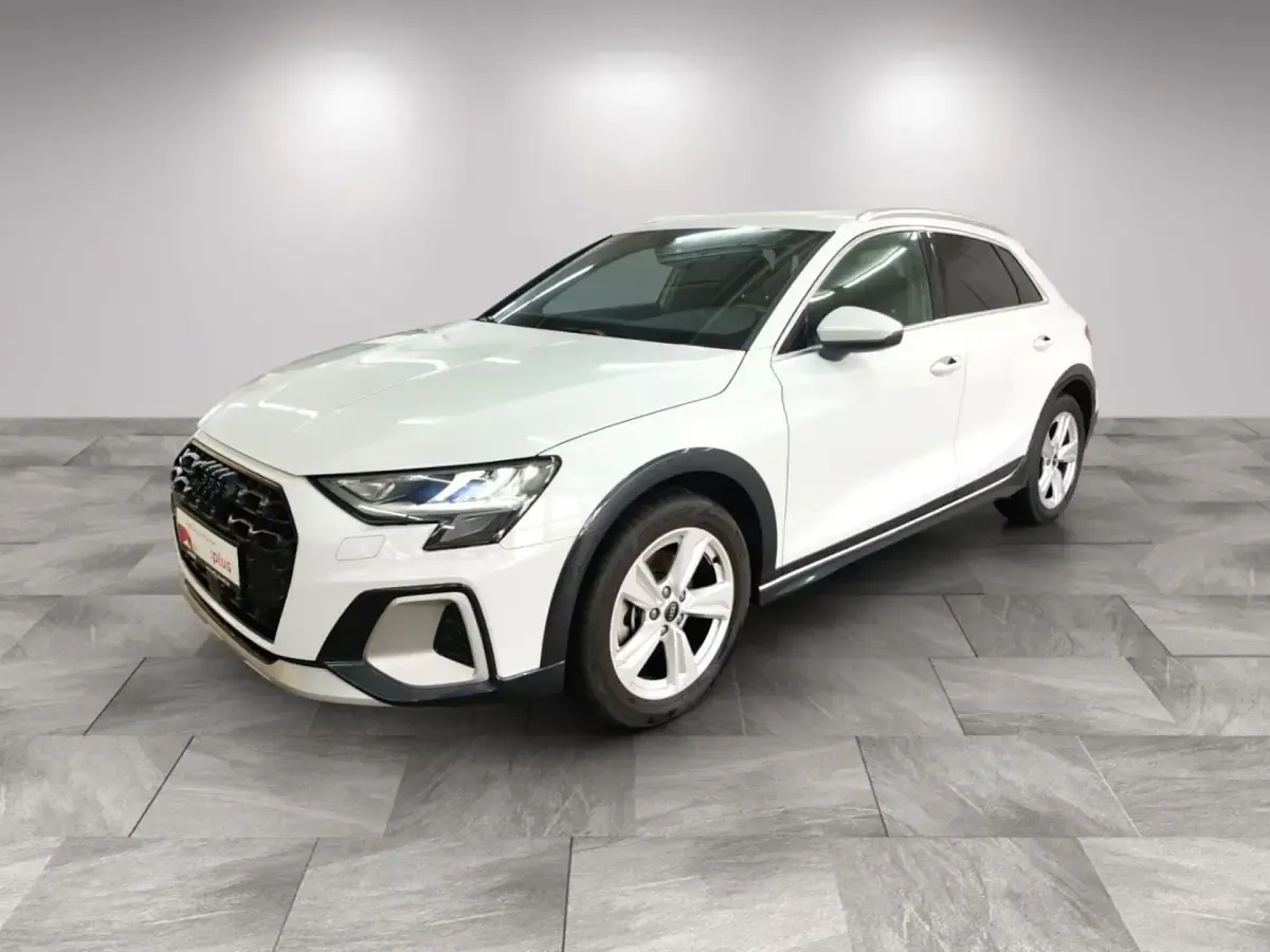 Gebraucht Audi A3 Ambiente 150 PS (110 kW) 2025 Weiß Limousine