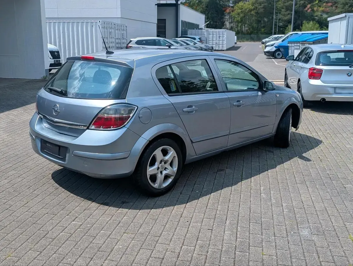 Gebraucht Opel Astra 115 PS (84 kW) 2008 Silber Limousine