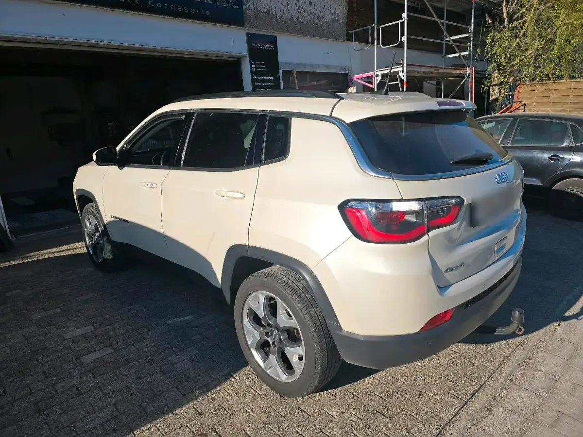 Käytetty Jeep Compass 170 HP (125 kW) 2017 Valkoinen Katumaasturi