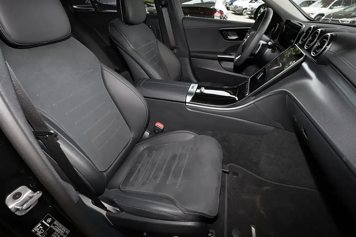 Gebraucht Mercedes C180 AMG 170 PS (125 kW) 2025 Metalliclack obsidianschwarz Kombi