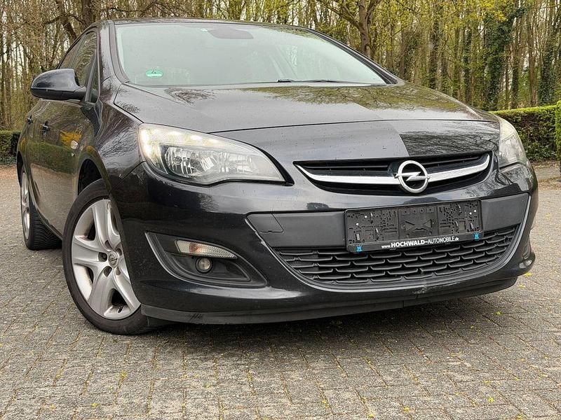 Gebraucht Opel Astra Energy 131 PS (96 kW) 2014 Schwarz Limousine