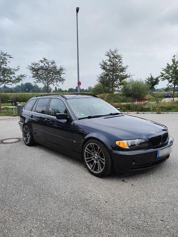 Blau Gebraucht 2002 BMW 330 Sport Line Kombi | 4.100 € (Fairer Preis) - Bild 1/4