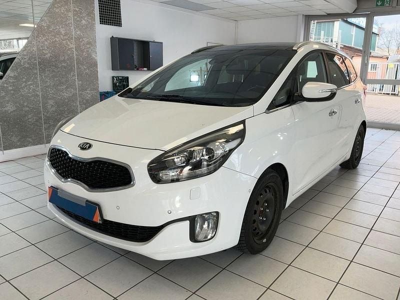 Weiß Gebraucht 2016 Kia Carens Spirit Van / Kleinbus | 12.990 € (Etwas zu teuer) - Bild 1/4
