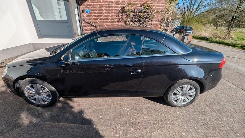 Second-hand VW Eos 140 CP (102 kW) 2009 Negru Cabrio