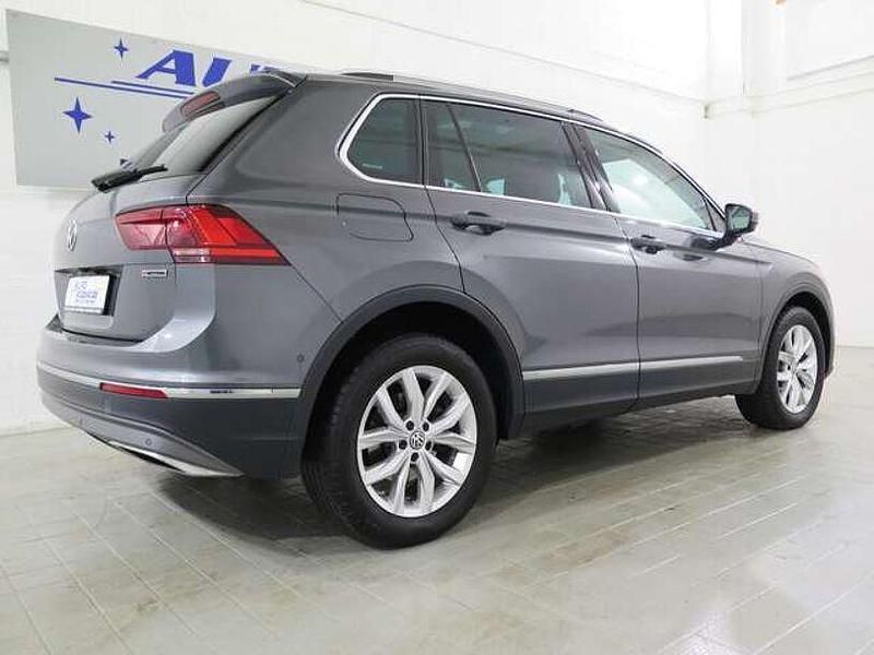 Gebraucht VW Tiguan Highline 239 PS (175 kW) 2020 Indiumgrau metallic SUV