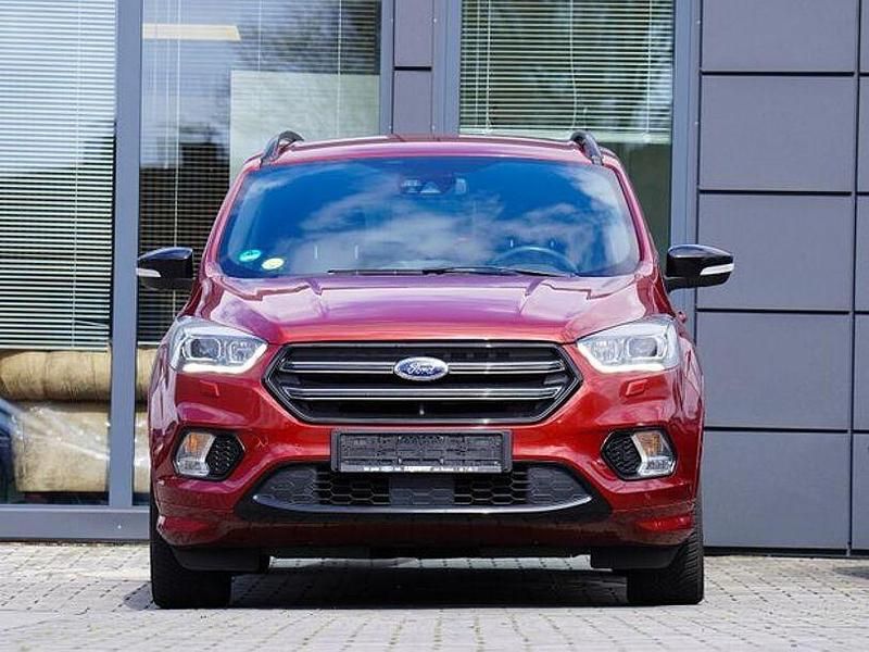Gebraucht Ford Kuga ST-Line 179 PS (131 kW) 2019 Rot SUV