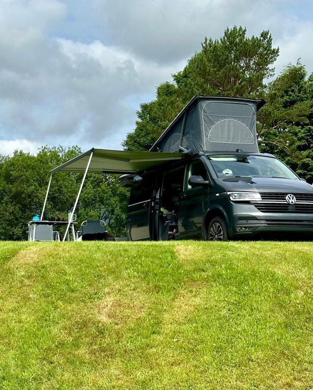 Grau Gebraucht 2022 VW T6.1 Edition Van | 66.900 € - Bild 1/4