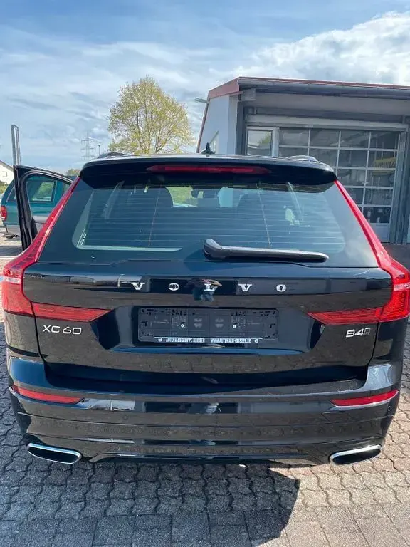 Gebraucht Volvo XC60 R-Design 197 PS (144 kW) 2021 Schwarz SUV