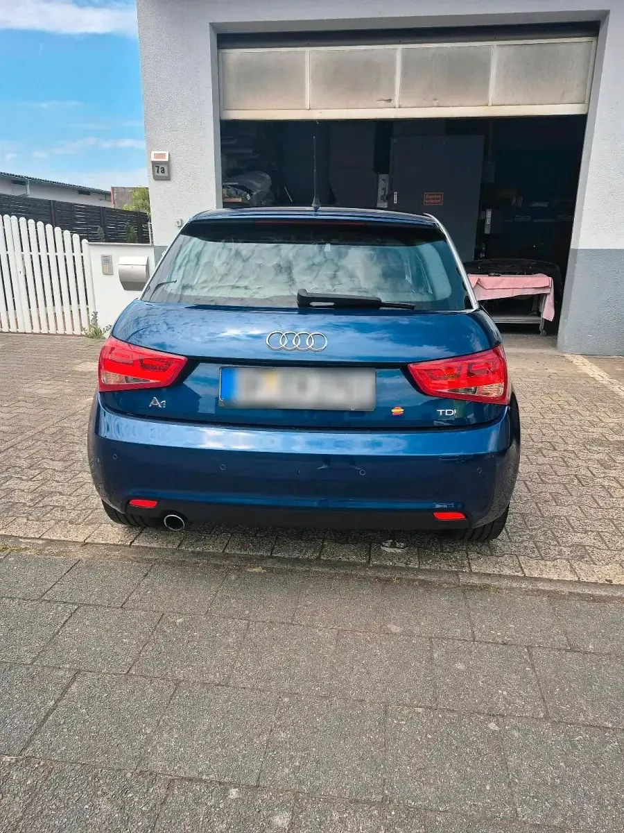 Gebraucht Audi A1 Ambition 90 PS (66 kW) 2011 Blau Kleinwagen