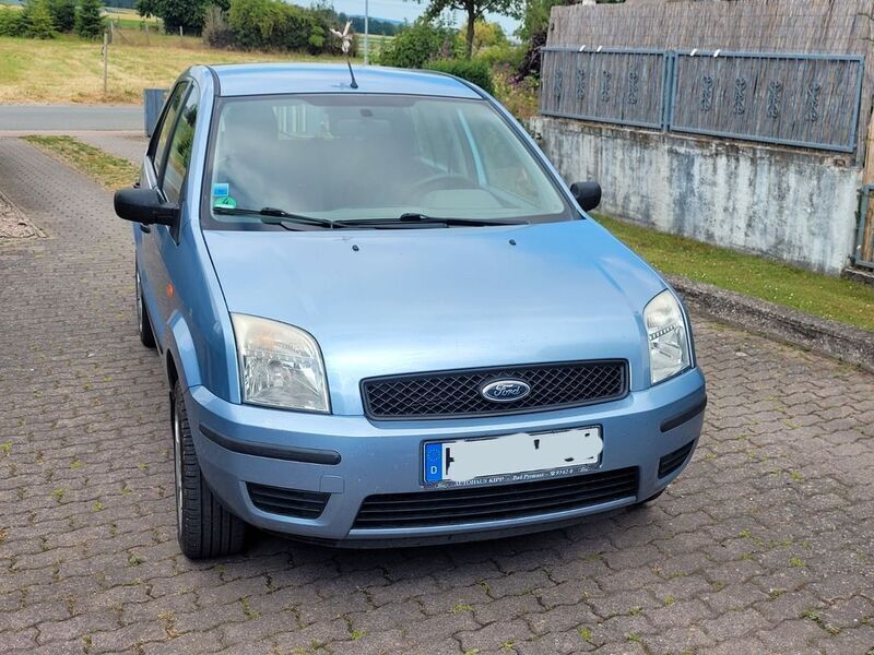 Blau Gebraucht 2005 Ford Fusion Trend Limousine | 1.850 € (Fairer Preis) - Bild 1/4