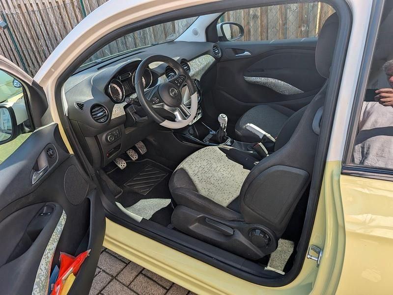 Usado Opel Adam Jam 69 HP (50 kW) 2015 Amarelo Citadino