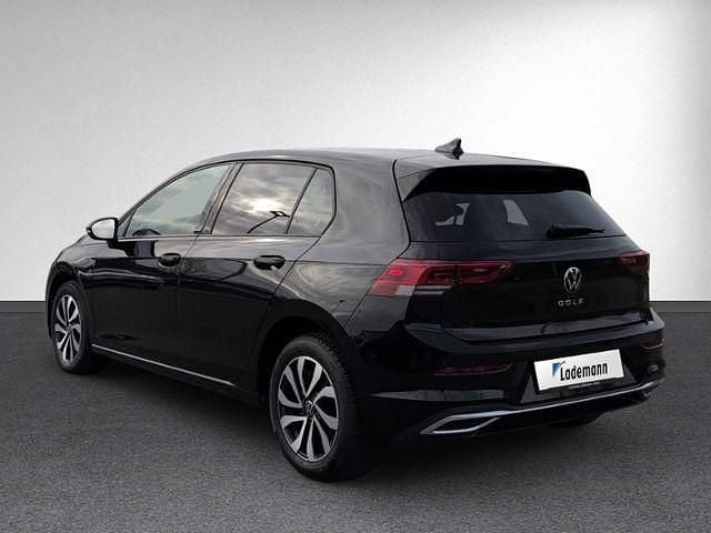 Używany VW Golf VIII Active 116 KM (85 kW) 2022 Czarny Sedan/Limuzyna