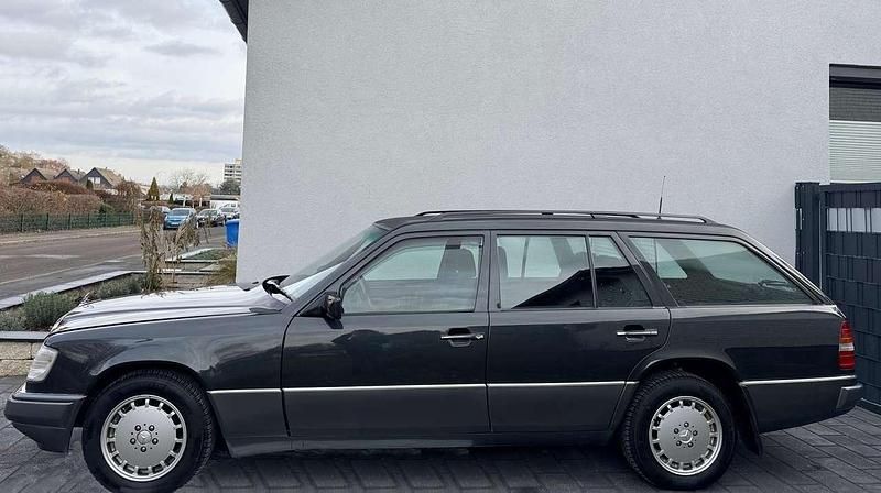 Schwarz Gebraucht 1991 Mercedes E300 Kombi | 17.500 € - Bild 1/4