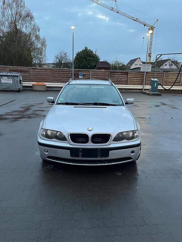 Gebraucht BMW 320 150 PS (110 kW) 2004 Grau Kombi