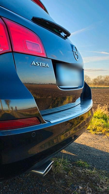 Gebraucht Opel Astra Design Edition 120 PS (88 kW) 2011 Schwarz Kombi