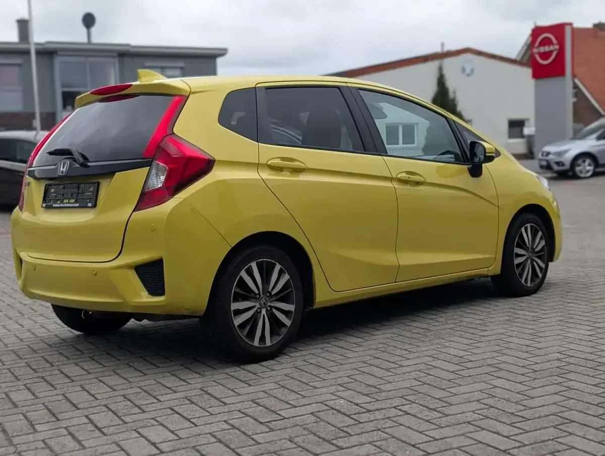 Gebraucht Honda Jazz Elegance 102 PS (75 kW) 2016 Attract yellow p. Kleinwagen