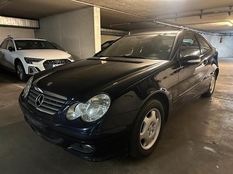 Schwarz Gebraucht 2006 Mercedes C180 Coupé | 3.200 € (Fairer Preis) - Bild 1/4