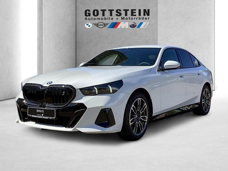 Alpinweiss iii Neu 2025 BMW i5 M Sport Limousine | 72.290 € (Fairer Preis) - Bild 1/3