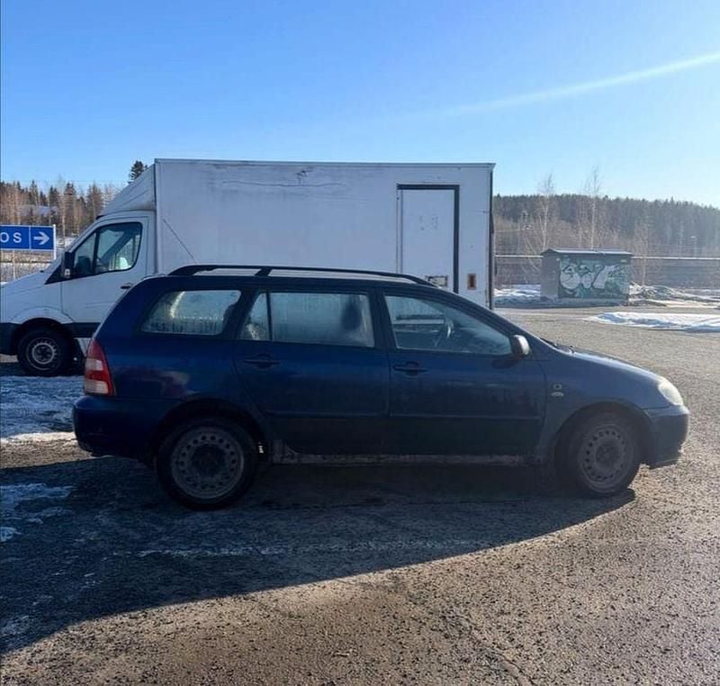 Gebraucht Toyota Corolla 97 PS (71 kW) 2002 Blau Kombi