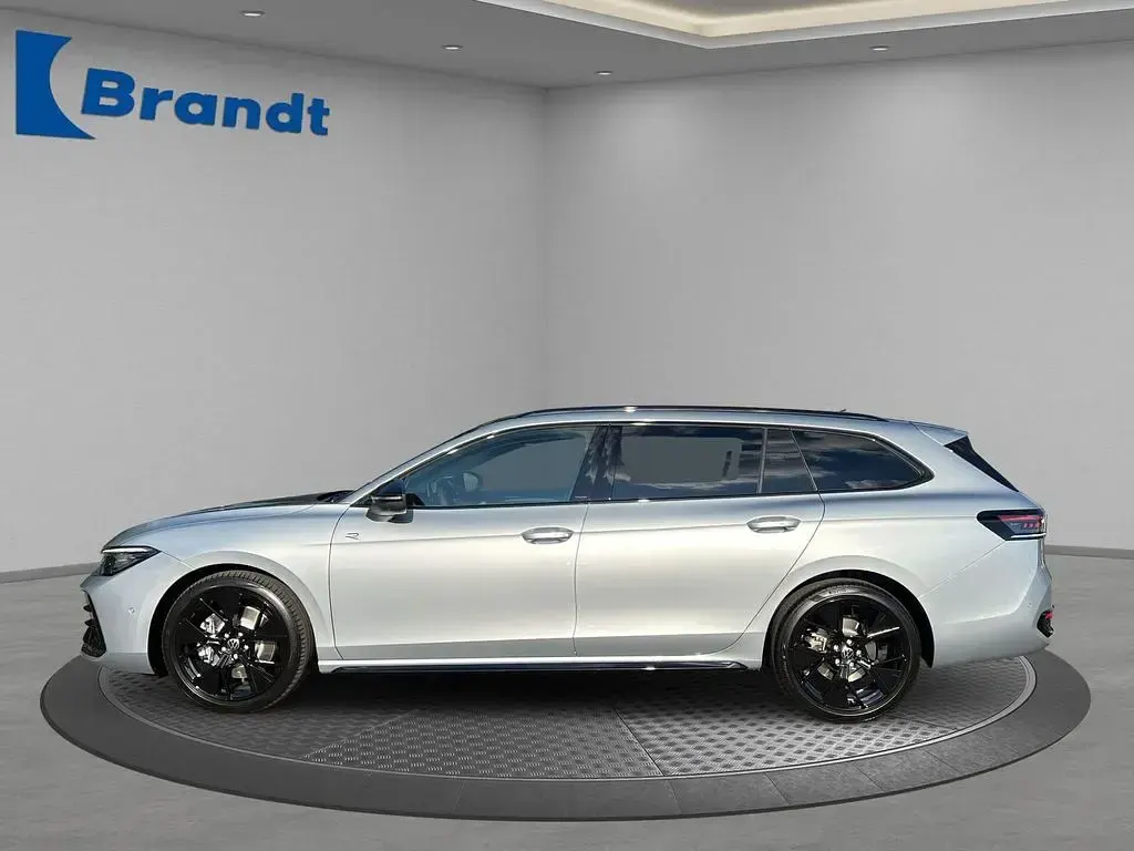Gebraucht VW Passat R-line 193 PS (141 kW) 2025 Silber Kombi