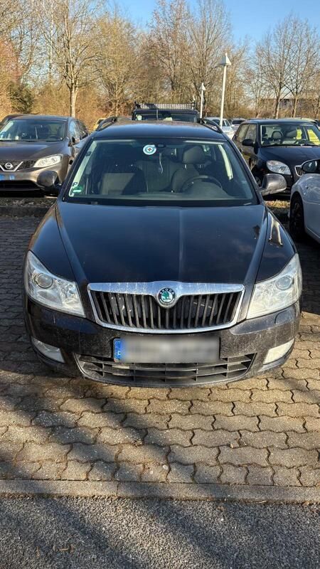 Schwarz Gebraucht 2013 Skoda Octavia Family Kombi | 4.600 € (Fairer Preis) - Bild 1/4
