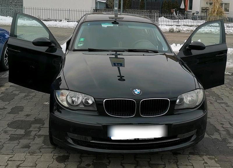 Gebraucht BMW 116 122 PS (89 kW) 2009 Schwarz Kleinwagen