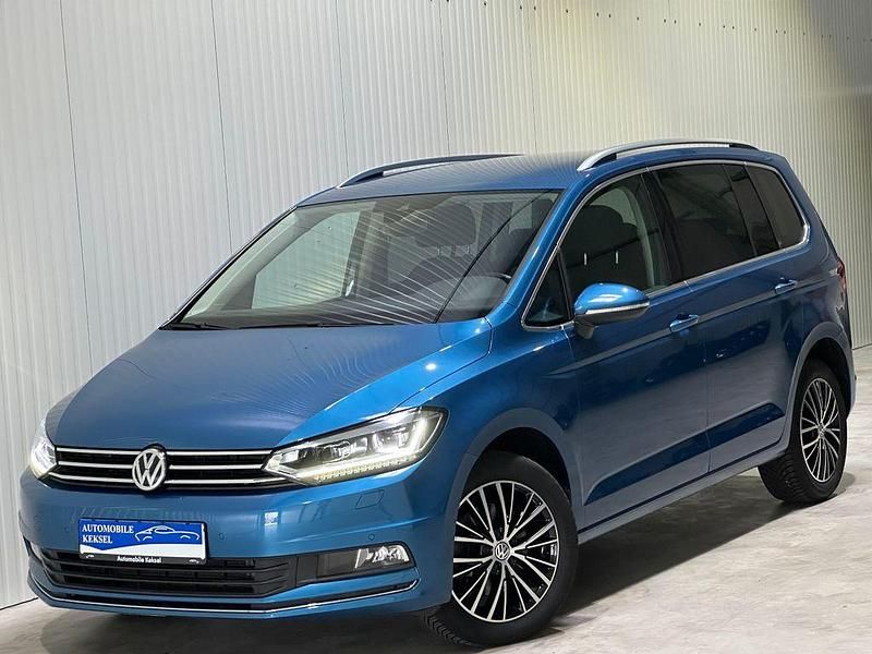 Blau Gebraucht 2018 VW Touran Highline Van / Kleinbus | 21.470 € (Superpreis) - Bild 1/4