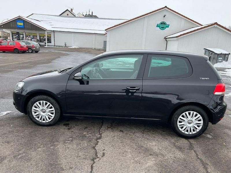Gebraucht VW Golf VI Team 105 PS (77 kW) 2010 Schwarz Kleinwagen