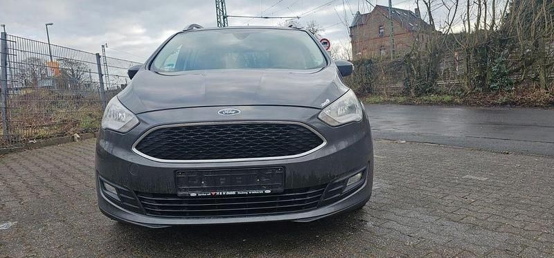 Braun Gebraucht 2015 Ford Grand C-Max Van / Kleinbus | 4.700 € (Fairer Preis) - Bild 1/4