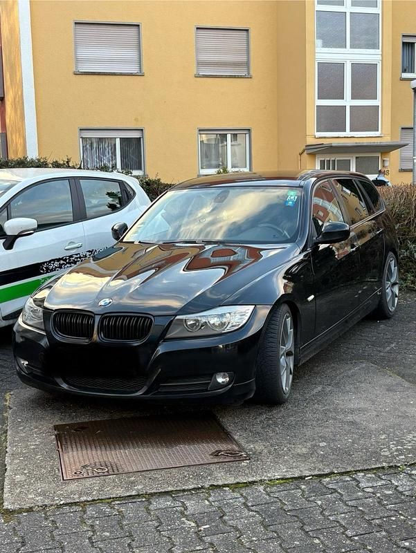 Schwarz Gebraucht 2009 BMW 320 Limousine | 3.100 € (Guter Preis) - Bild 1/4