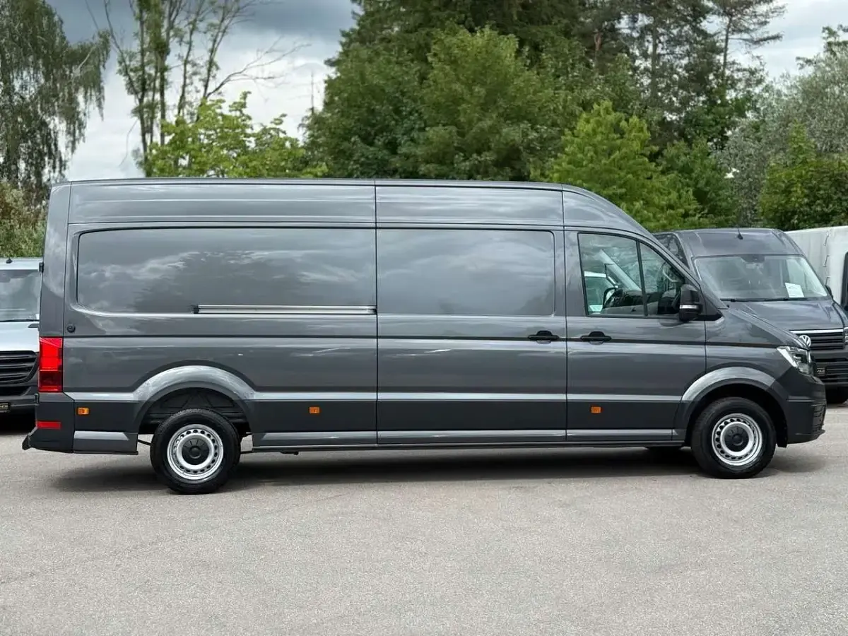 Gebraucht VW Crafter 140 PS (102 kW) 2023 Grau Van