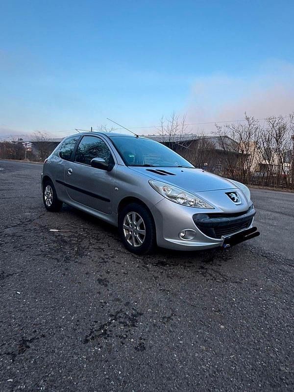Gebraucht Peugeot 206+ 75 PS (55 kW) 2009 Silber Kleinwagen
